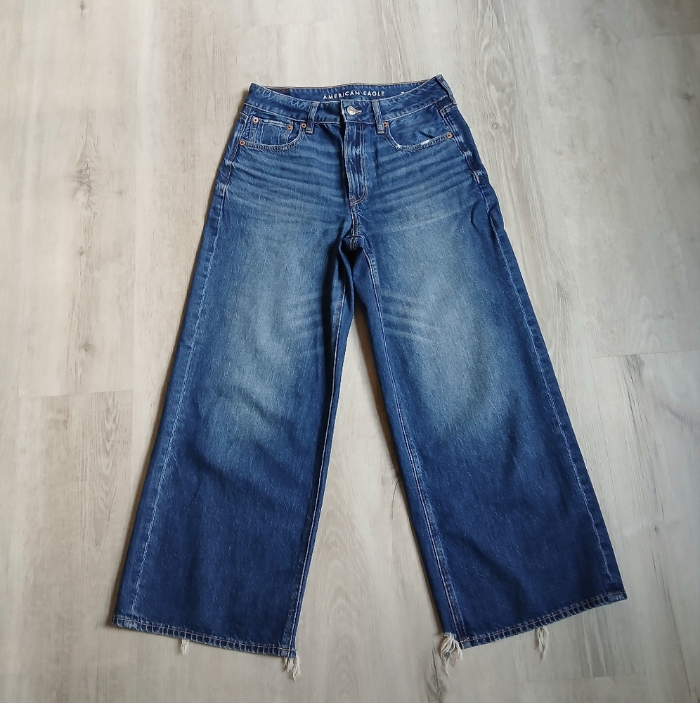 American Eagle Outfitters Wide Leg Crop Jeans Size 2. Dark Blue Wash